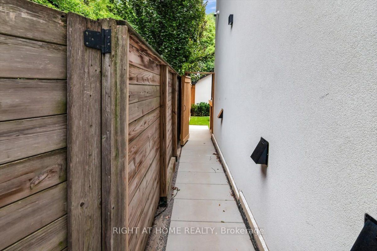 LOWER-431 Arlington Avenue, Toronto, ON, M6C 3A4 - 2