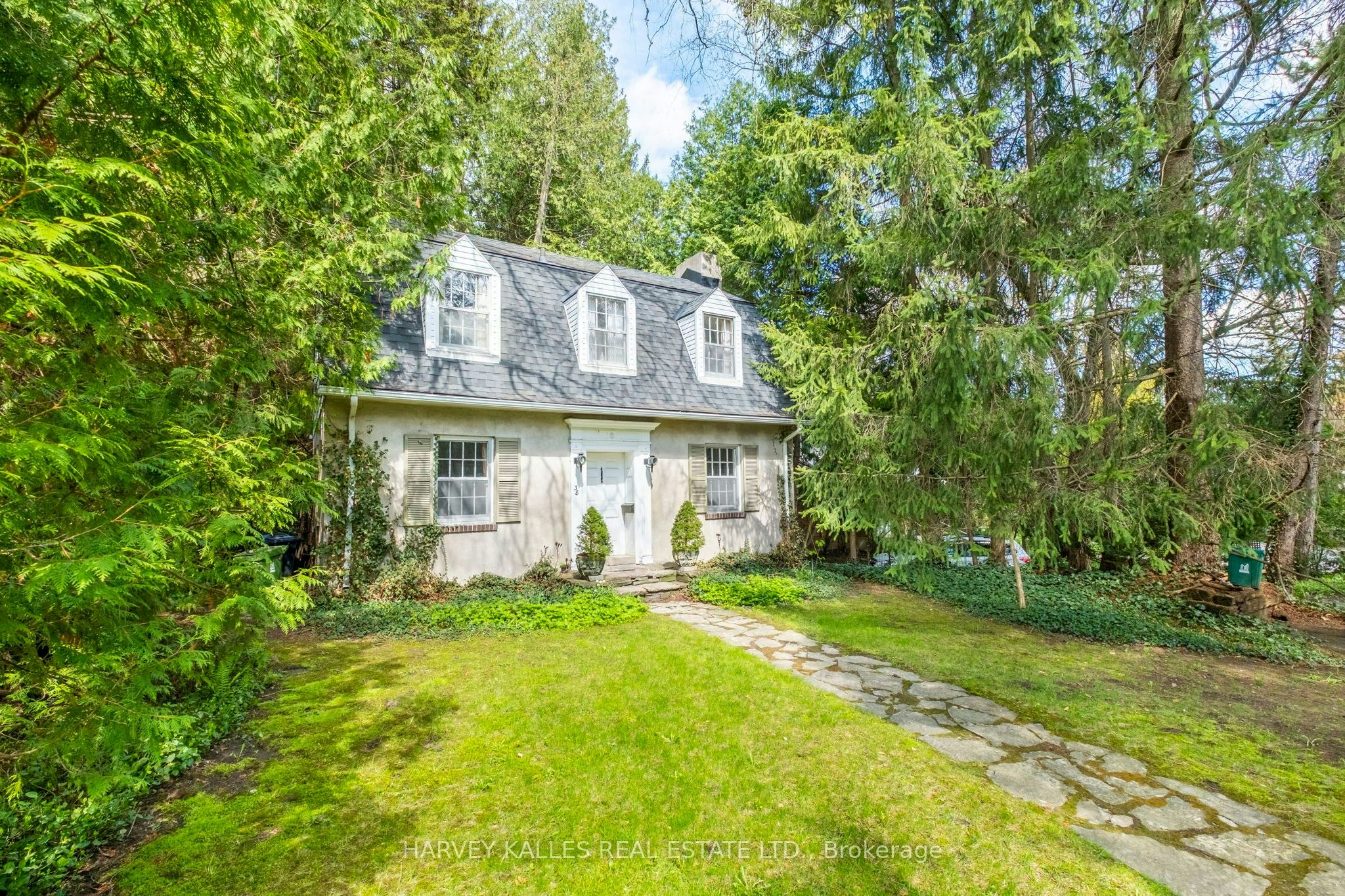 38 Donwoods Drive, Toronto, ON, M4N 2G2