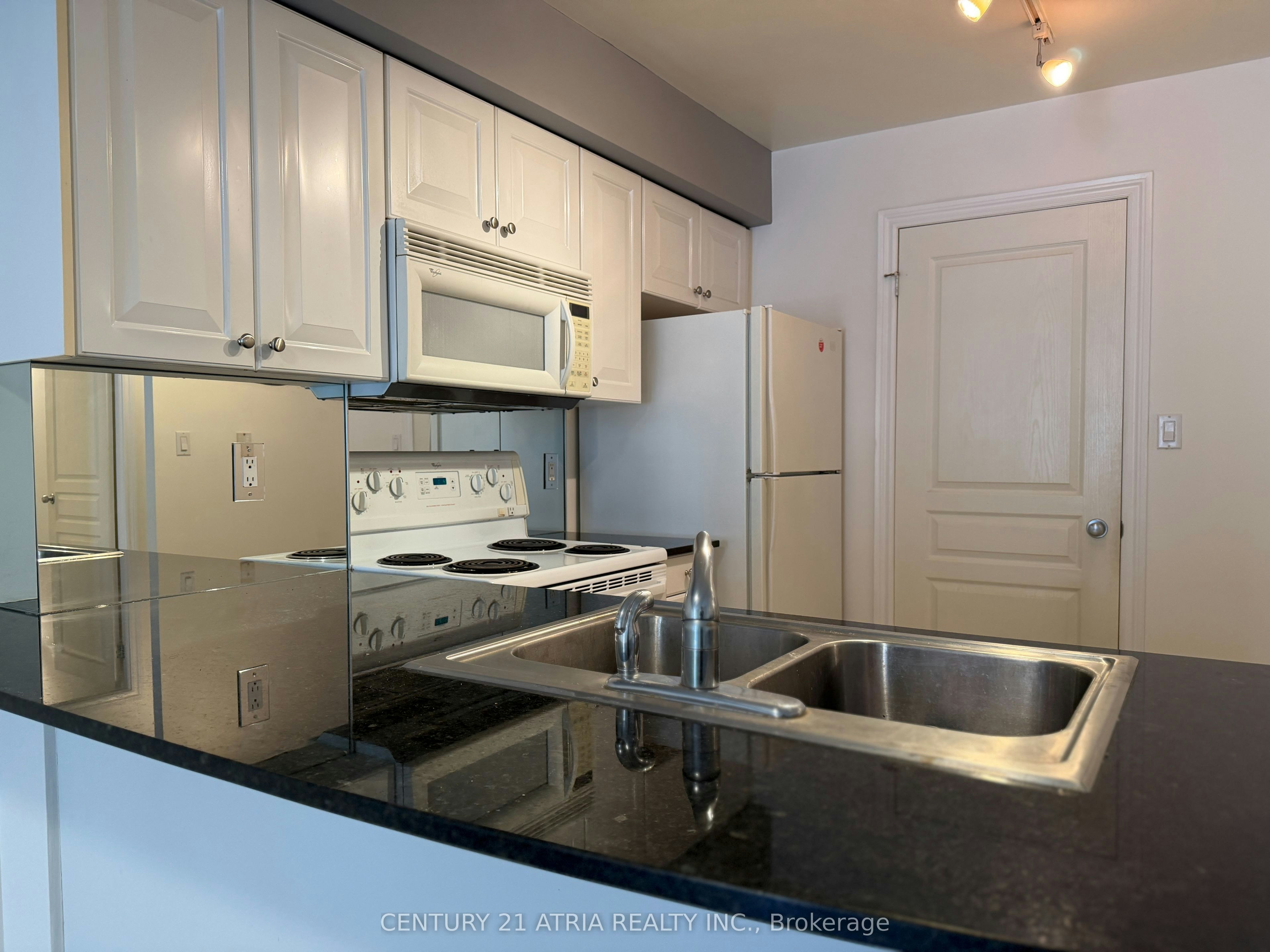 602-801 Bay Street, Toronto, ON, M5S 1Y9 - 3