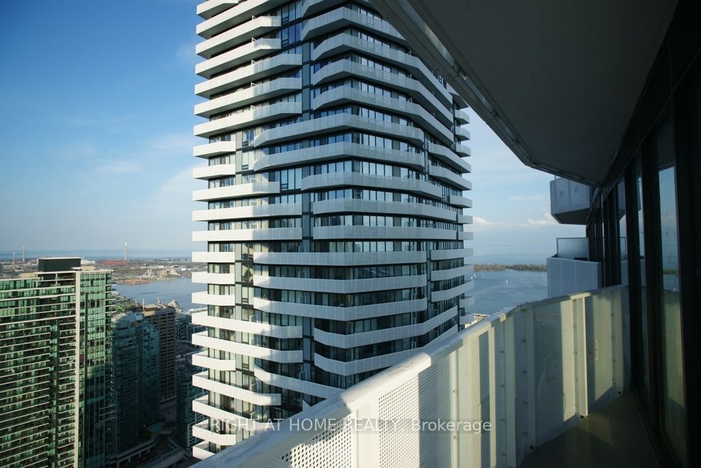 5704-100 Harbour Street, Toronto, ON, M5J 0B5 - 14