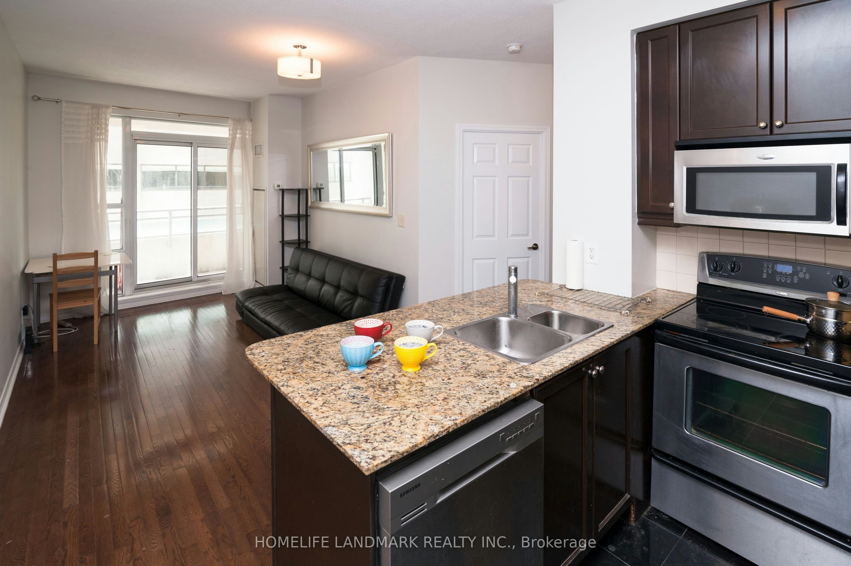 417-736 Spadina Avenue, Toronto, ON, M5S 2J6 - 3