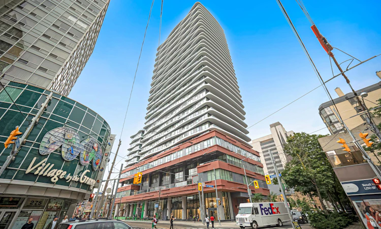 601-280 Dundas Street W