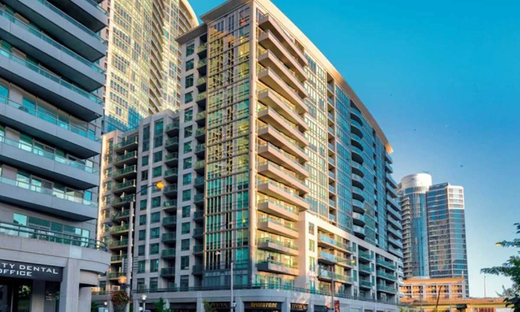 305-25 Lower Simcoe Street