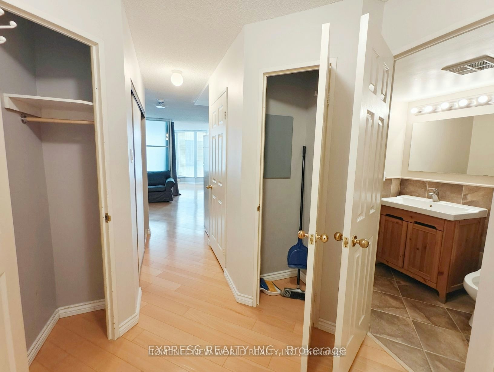 604-55 Centre Avenue, Toronto, ON, M5G 2H5 - 5