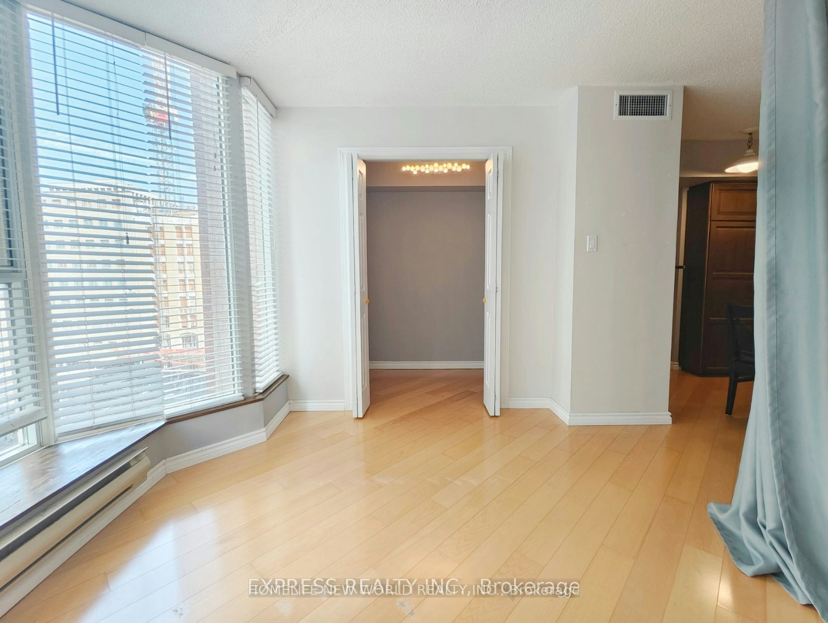604-55 Centre Avenue, Toronto, ON, M5G 2H5 - 4