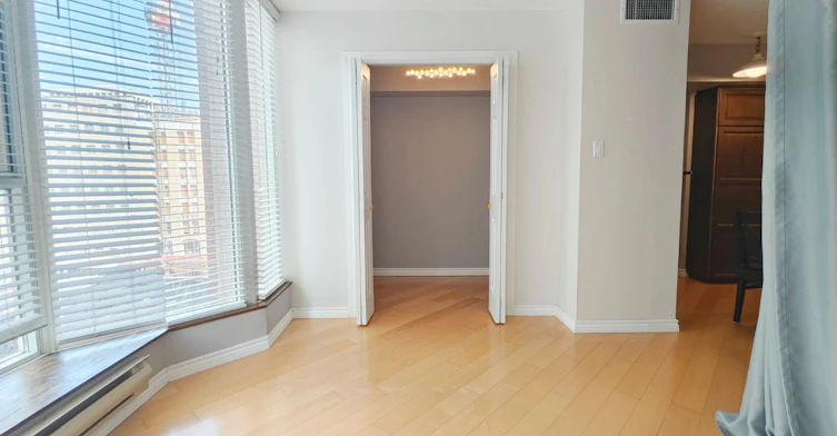 604-55 Centre Avenue, Toronto, ON, M5G 2H5 - 4