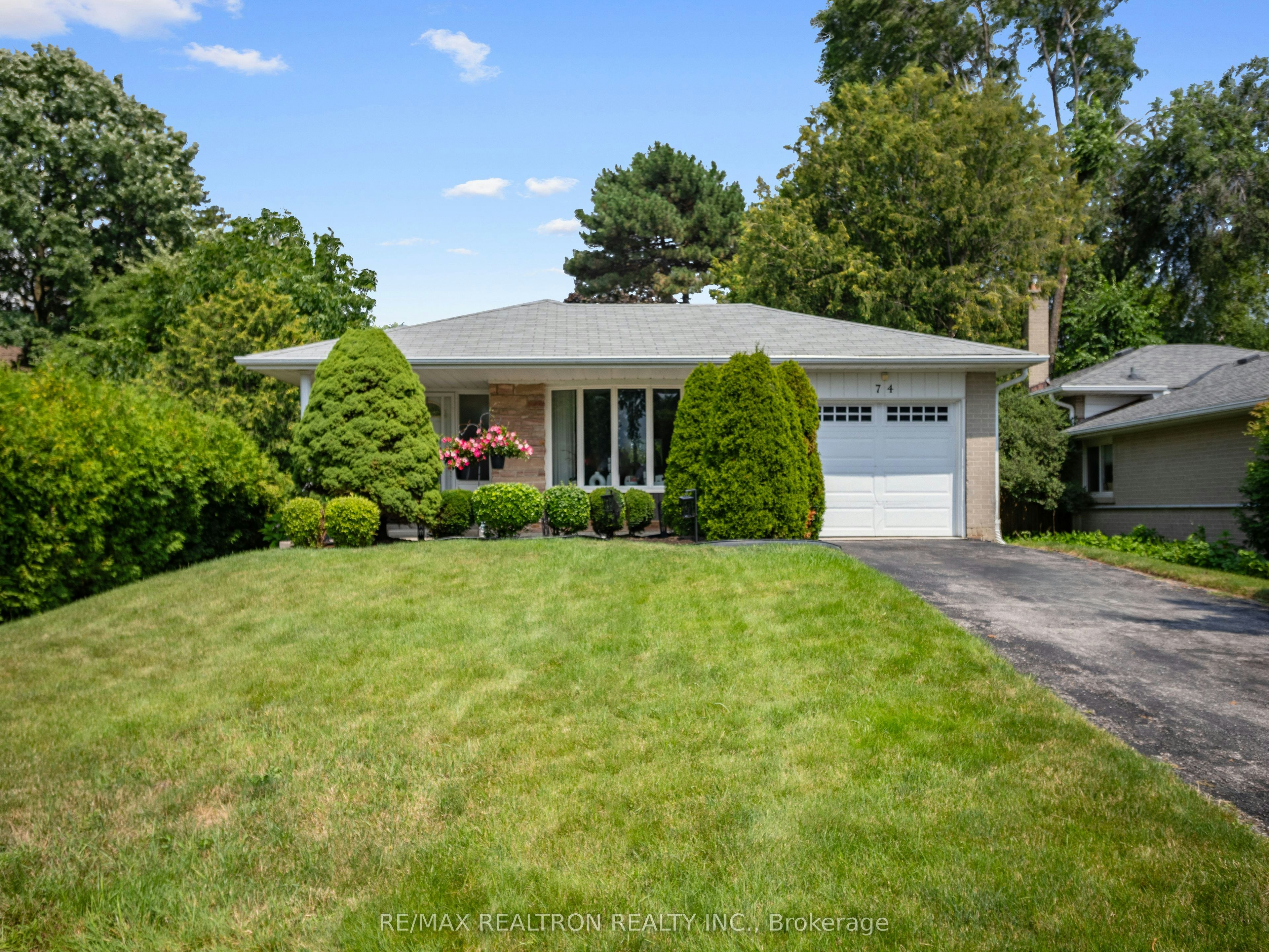 74 Threadneedle Crescent, Toronto, ON, M2H 1Z6