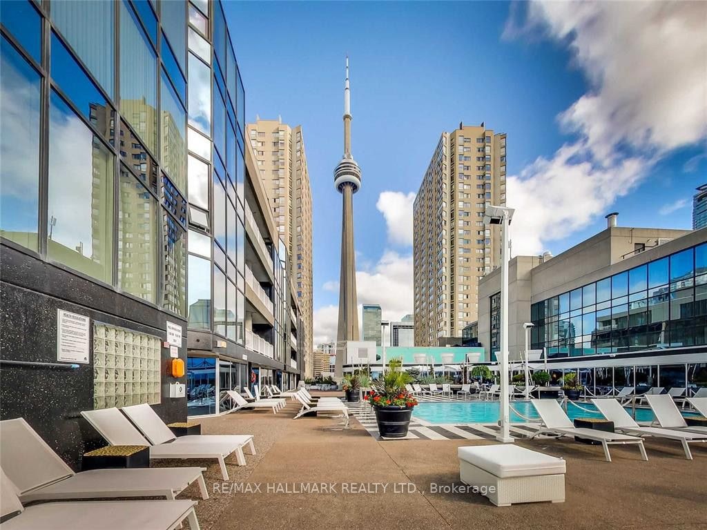 404-251 Queens Quay W, Toronto, ON, M5J 2N6