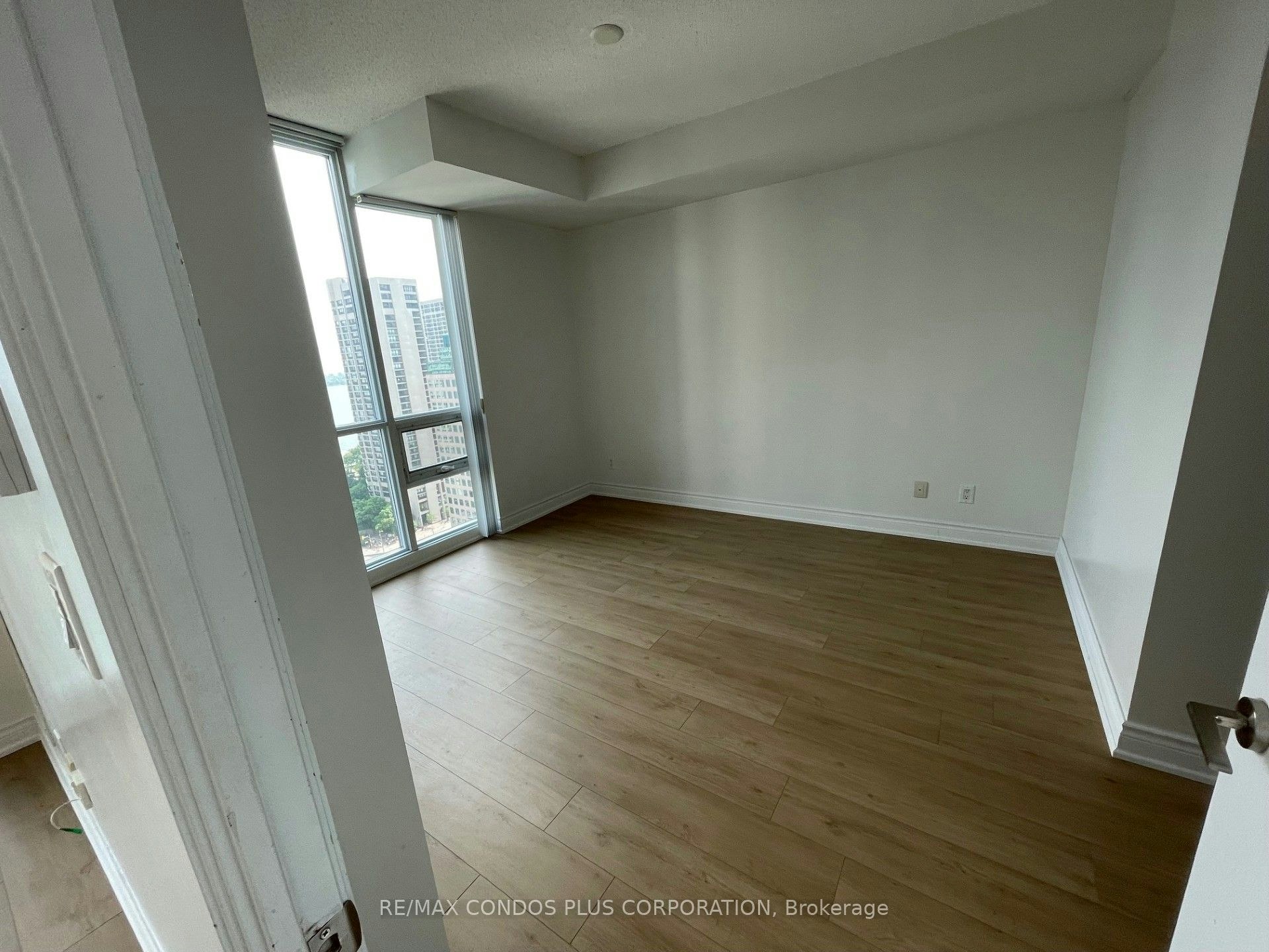 2508-18 Harbour Street, Toronto, ON, M5J 2Z6 - 17