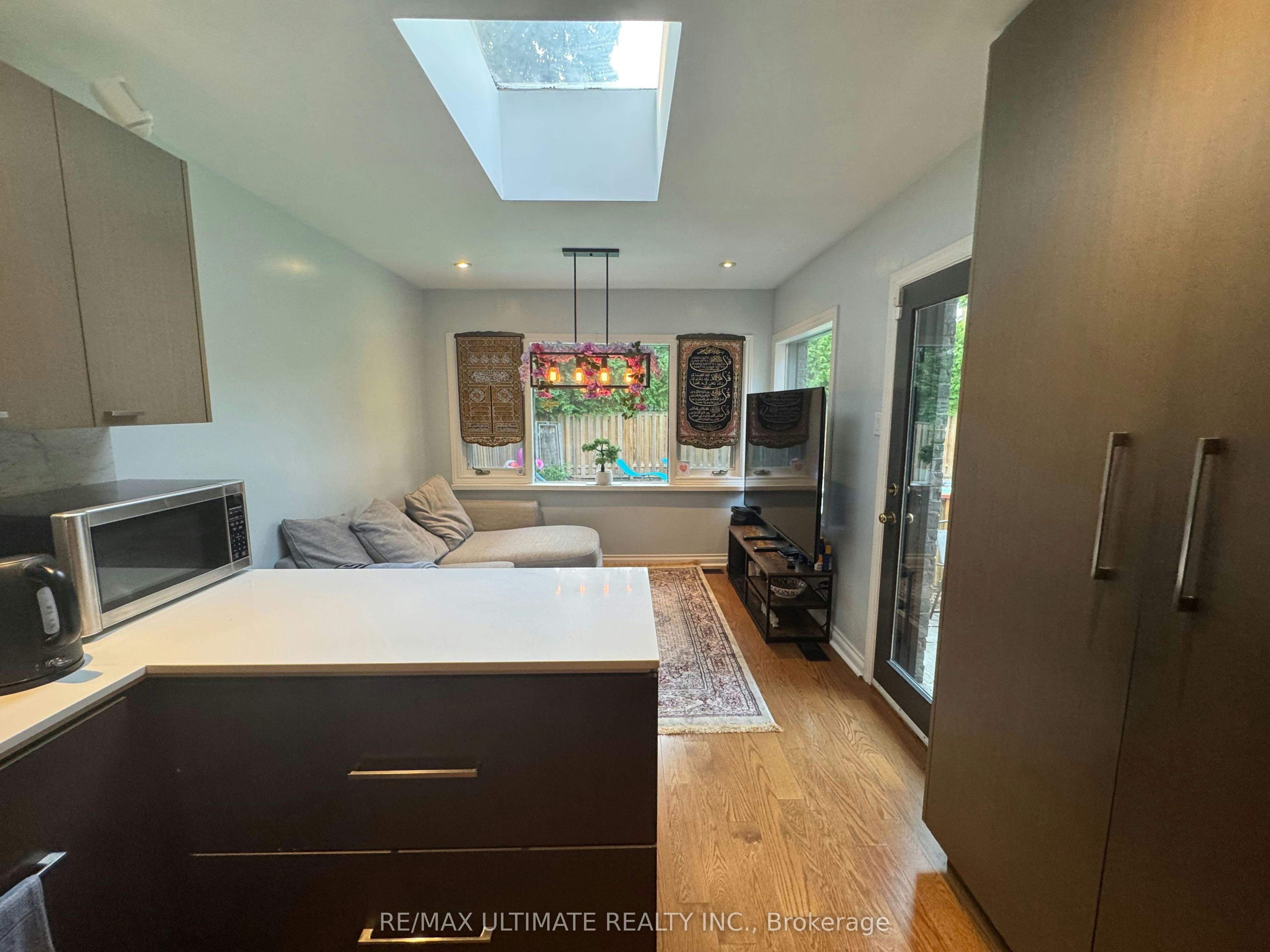 10 Noel Avenue, Toronto, ON, M4G 1B3 - 7