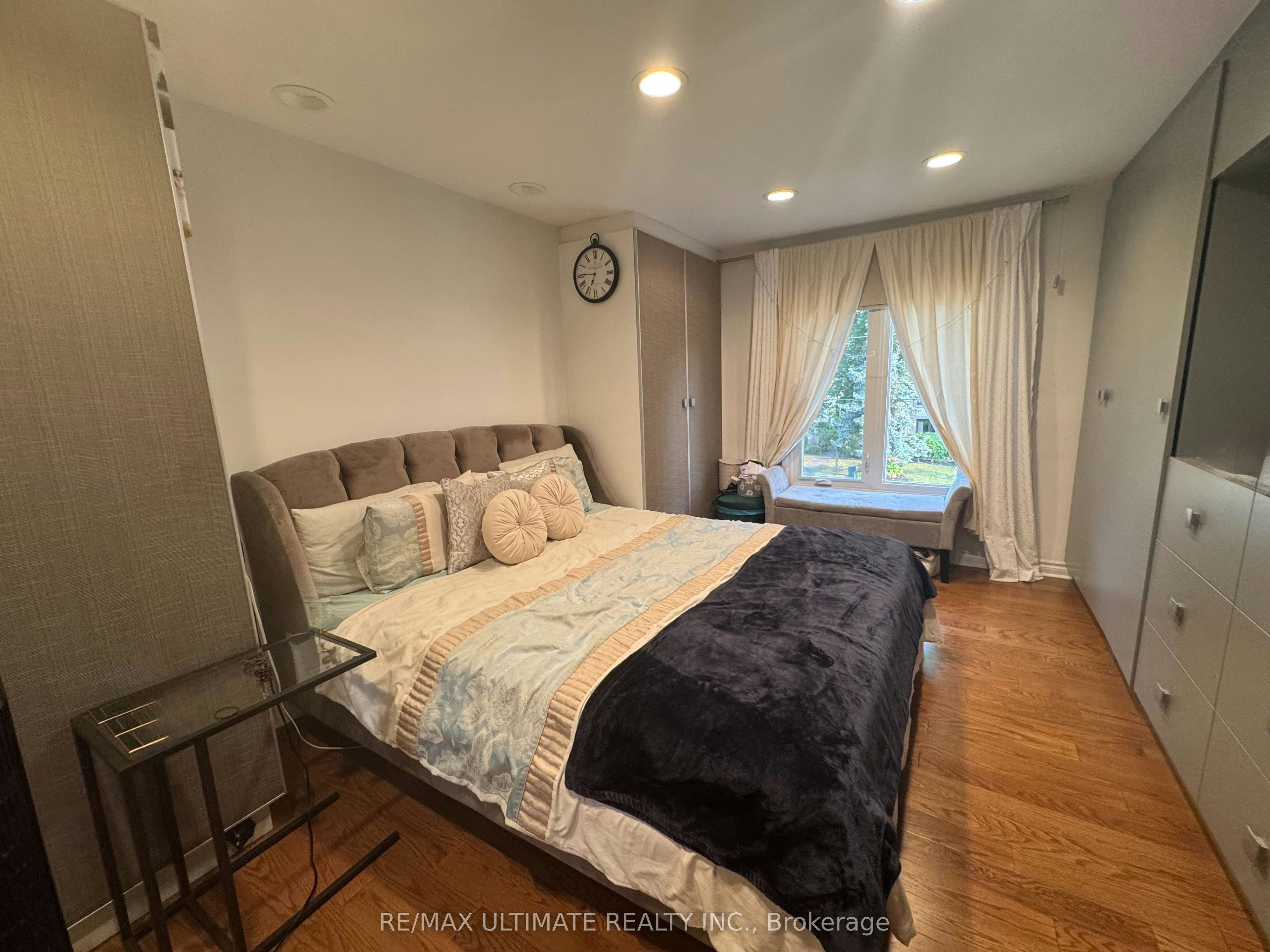 10 Noel Avenue, Toronto, ON, M4G 1B3 - 12