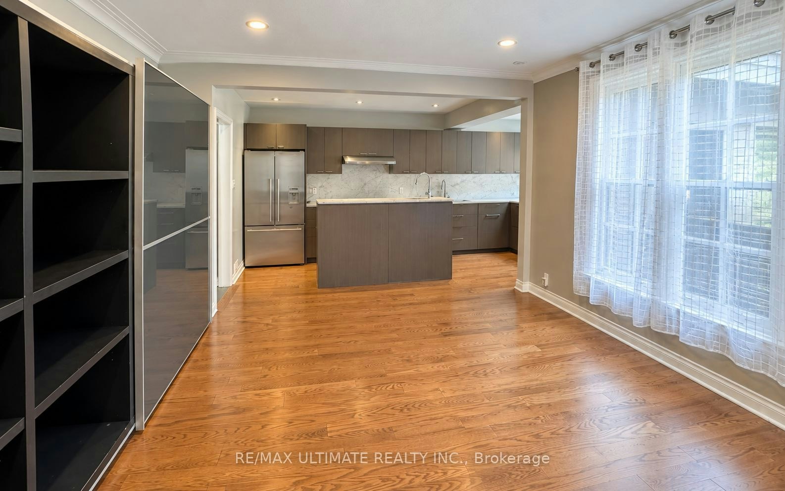 10 Noel Avenue, Toronto, ON, M4G 1B3 - 7