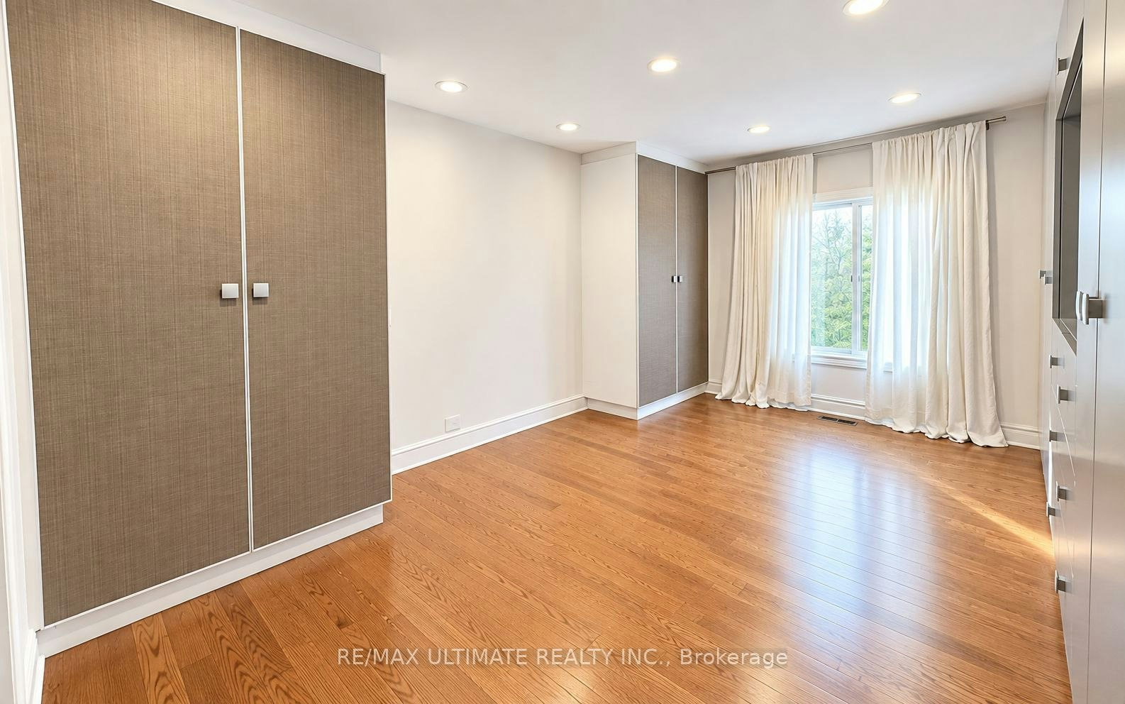10 Noel Avenue, Toronto, ON, M4G 1B3 - 14
