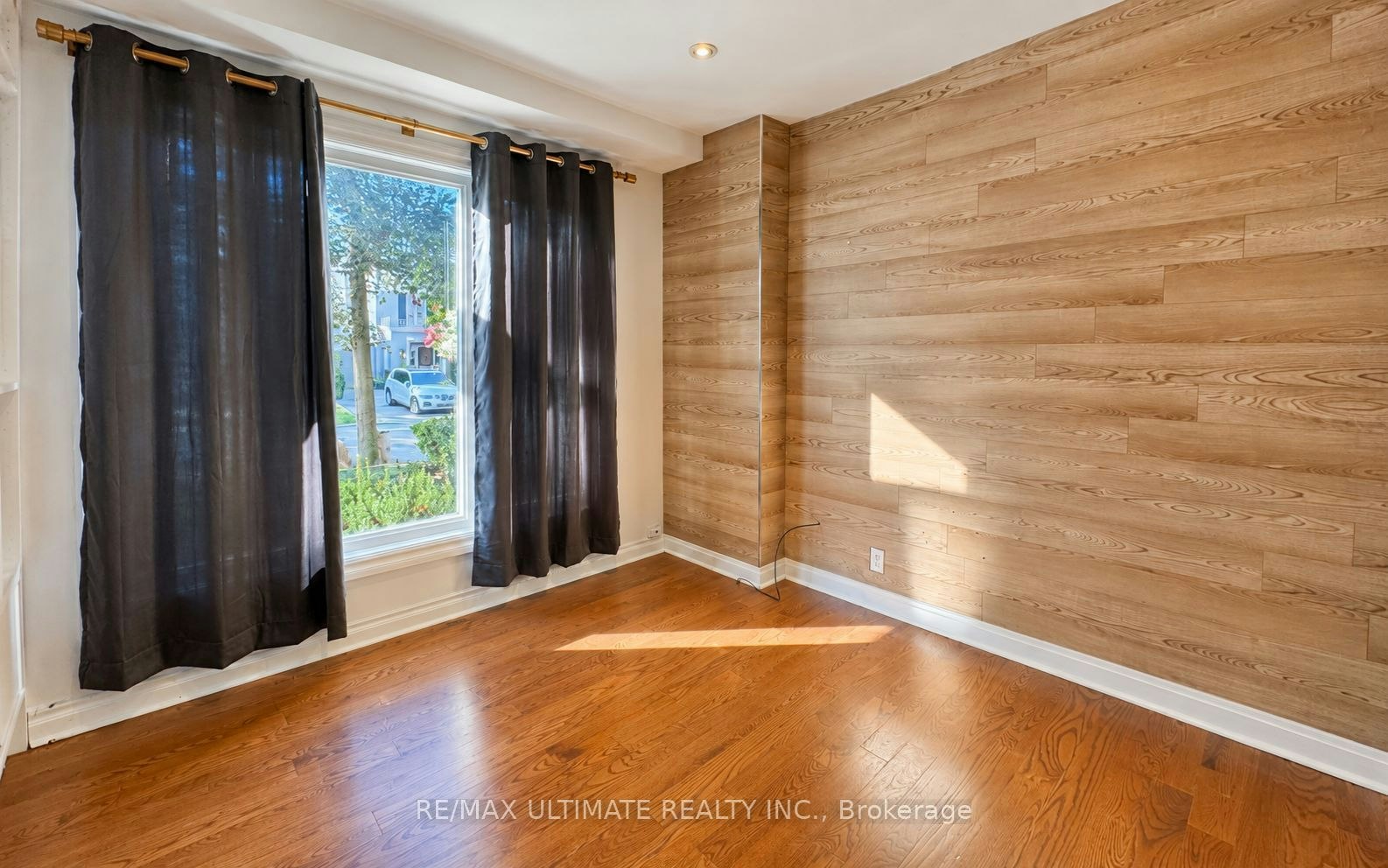 10 Noel Avenue, Toronto, ON, M4G 1B3 - 10
