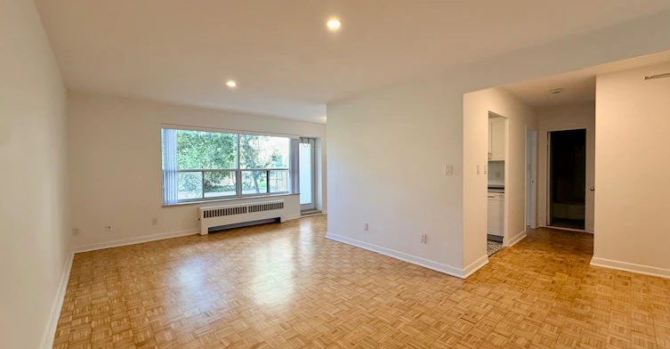 101-30 Upper Canada Drive, Toronto, ON, M2P 1S1 - 2
