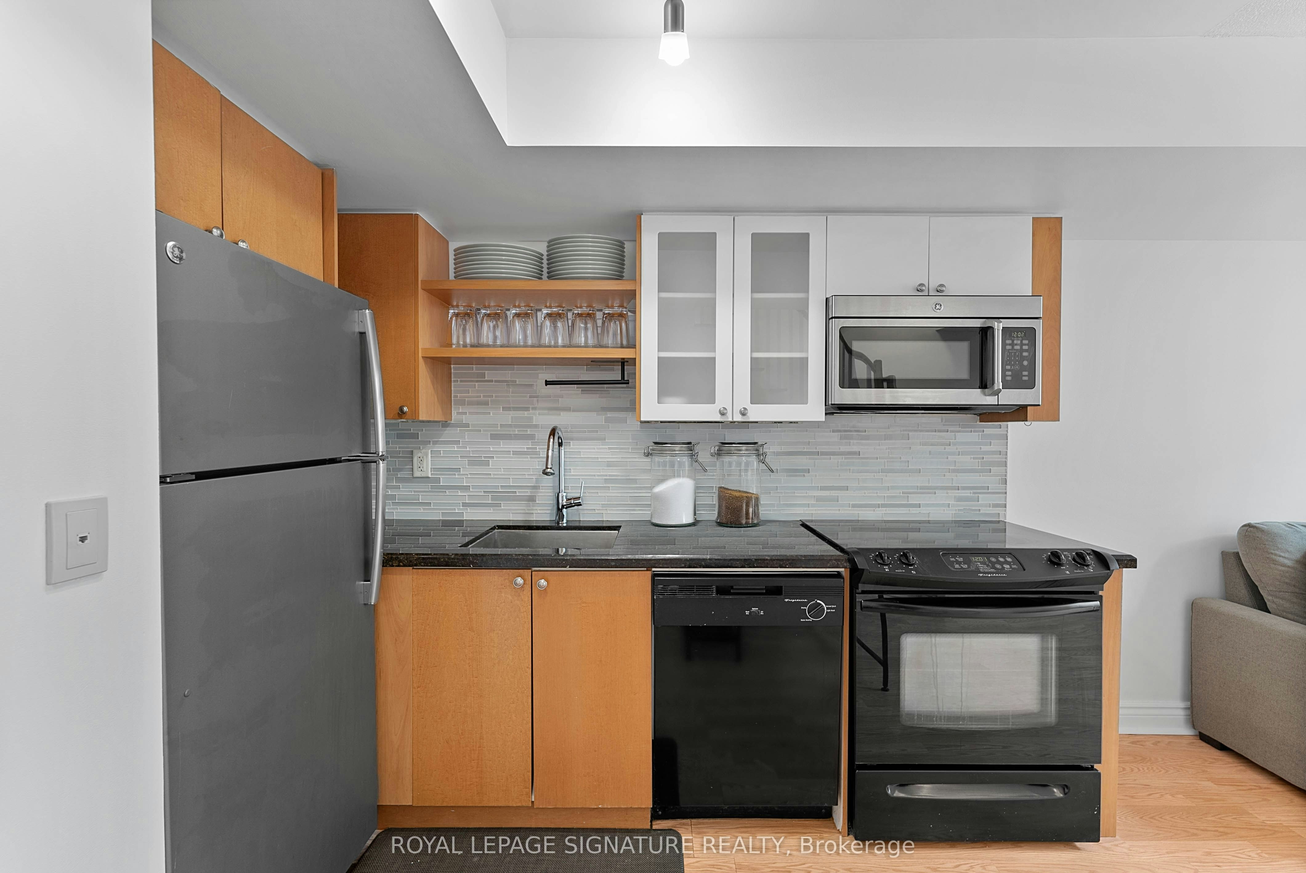 831-600 Fleet Street, Toronto, ON, M5V 1B7 - 4