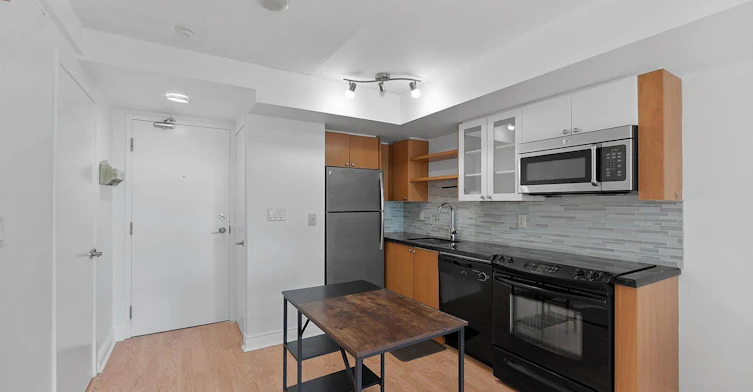 831-600 Fleet Street, Toronto, ON, M5V 1B7 - 2