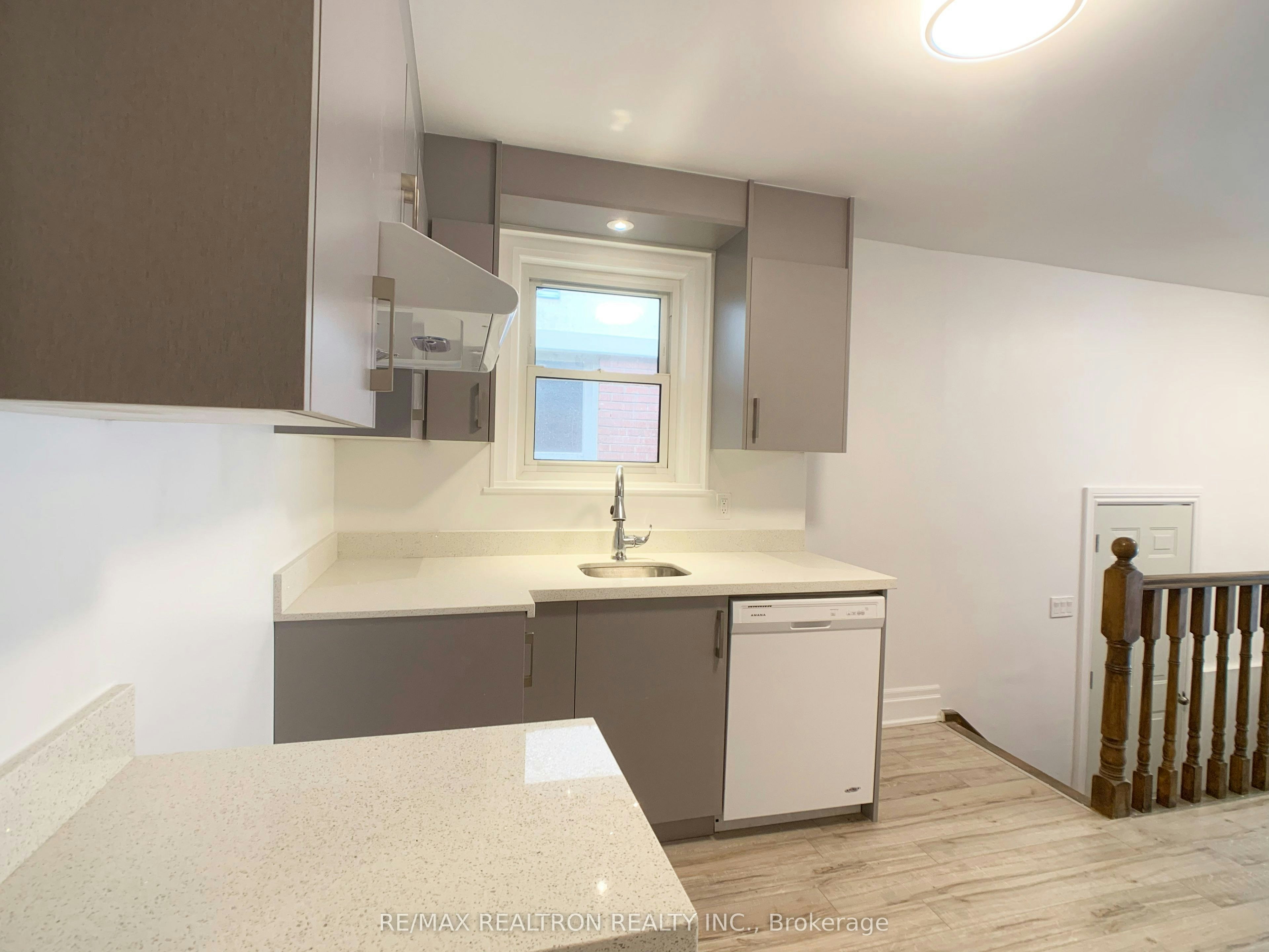 48 Mann Avenue, Toronto, ON, M4S 2Y3 - 9