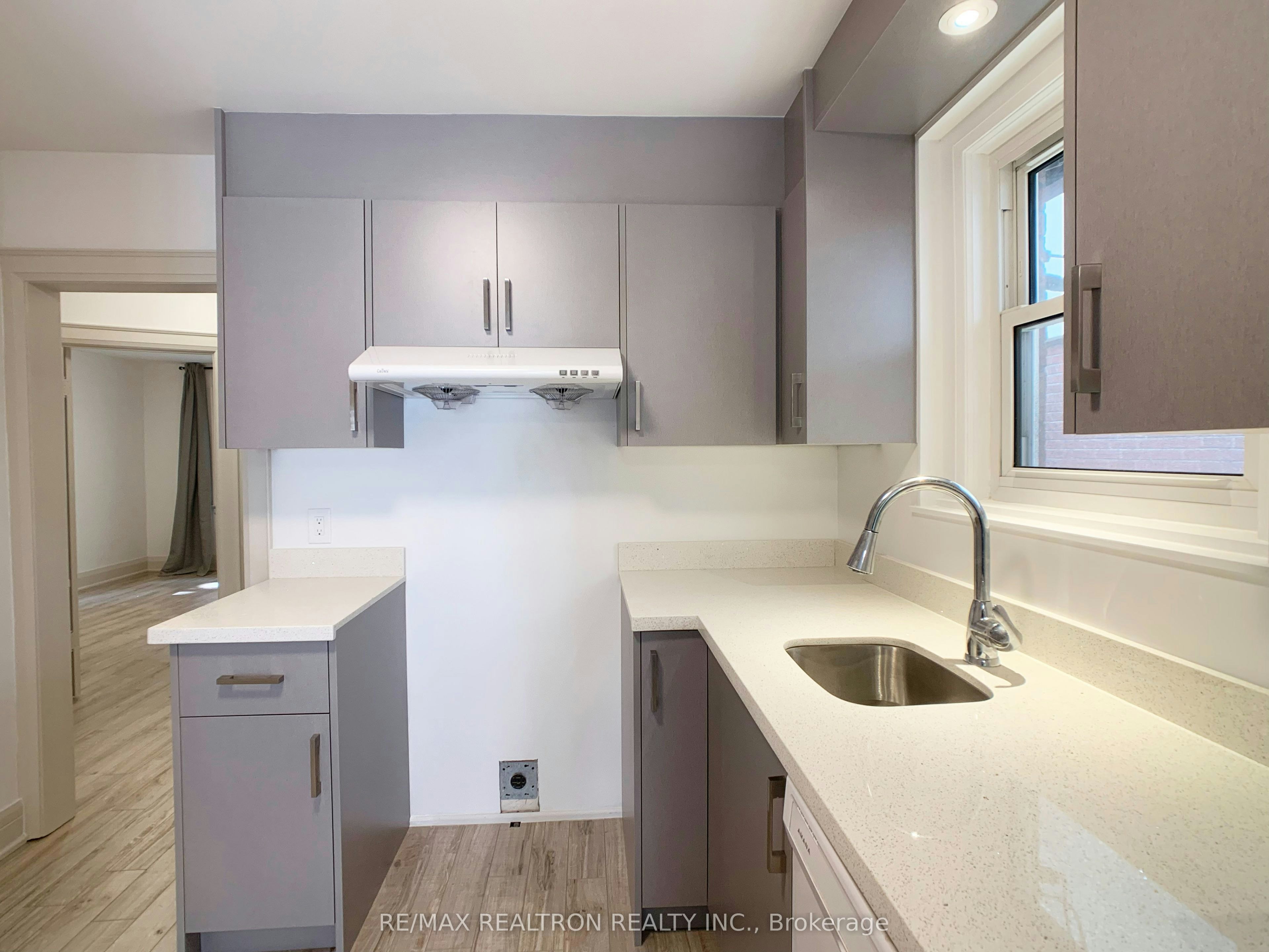 48 Mann Avenue, Toronto, ON, M4S 2Y3 - 7