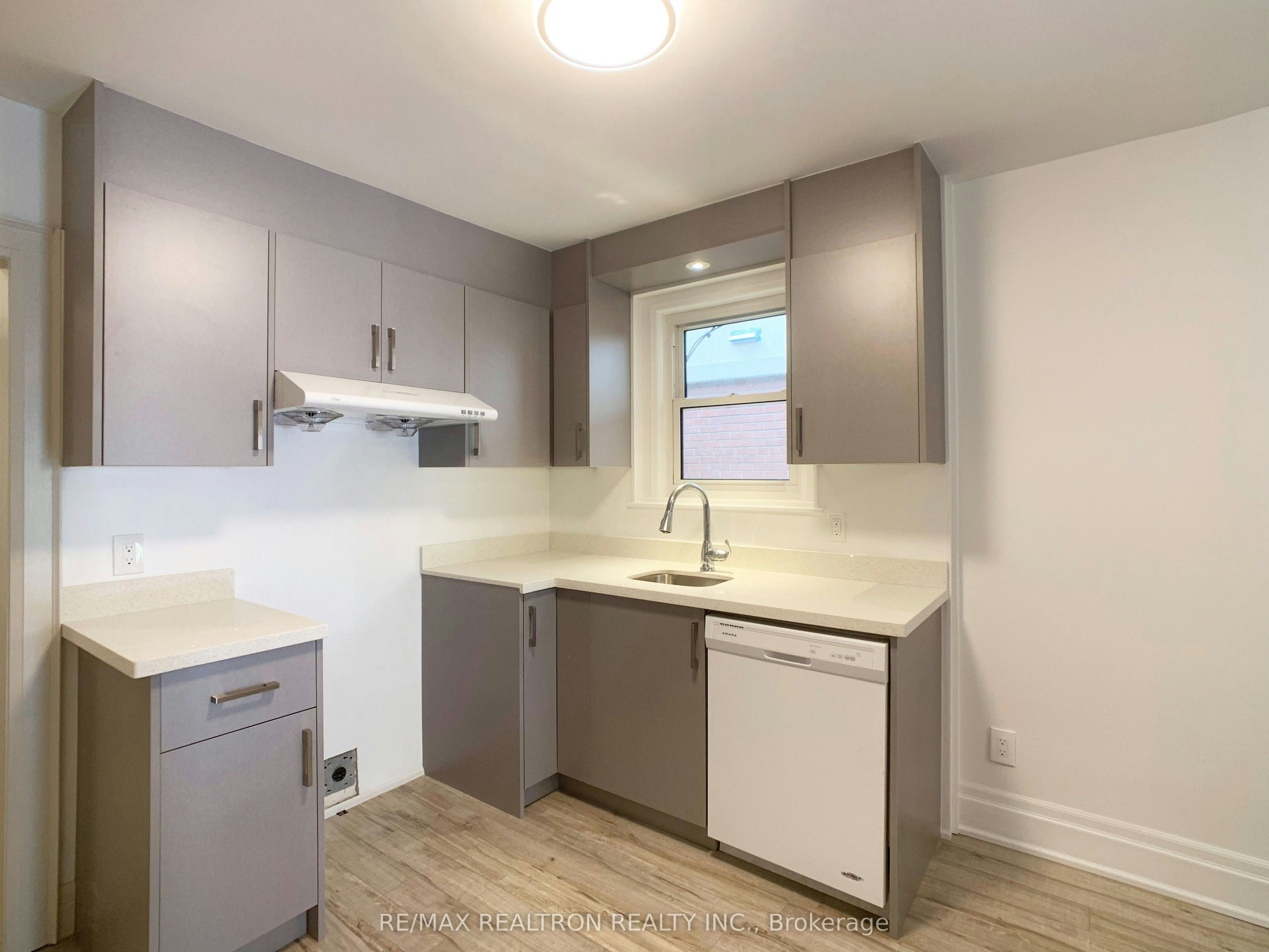 48 Mann Avenue, Toronto, ON, M4S 2Y3 - 8