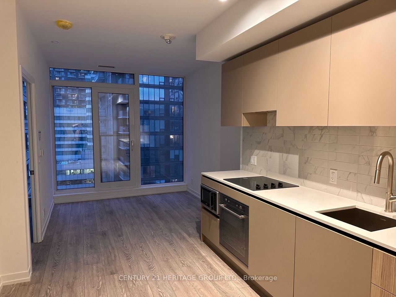1807-55 Mercer Street, Toronto, ON, M5V 3W2 - 2