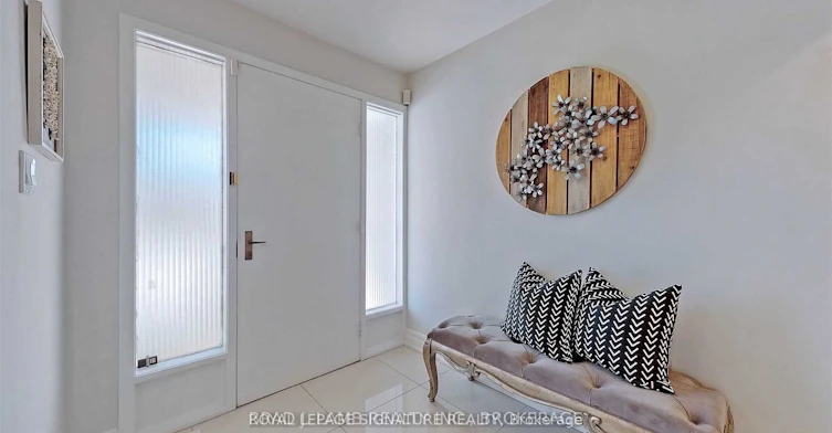 Upper-17 Baroness Crescent, Toronto, ON, M2J 3K4 - 2