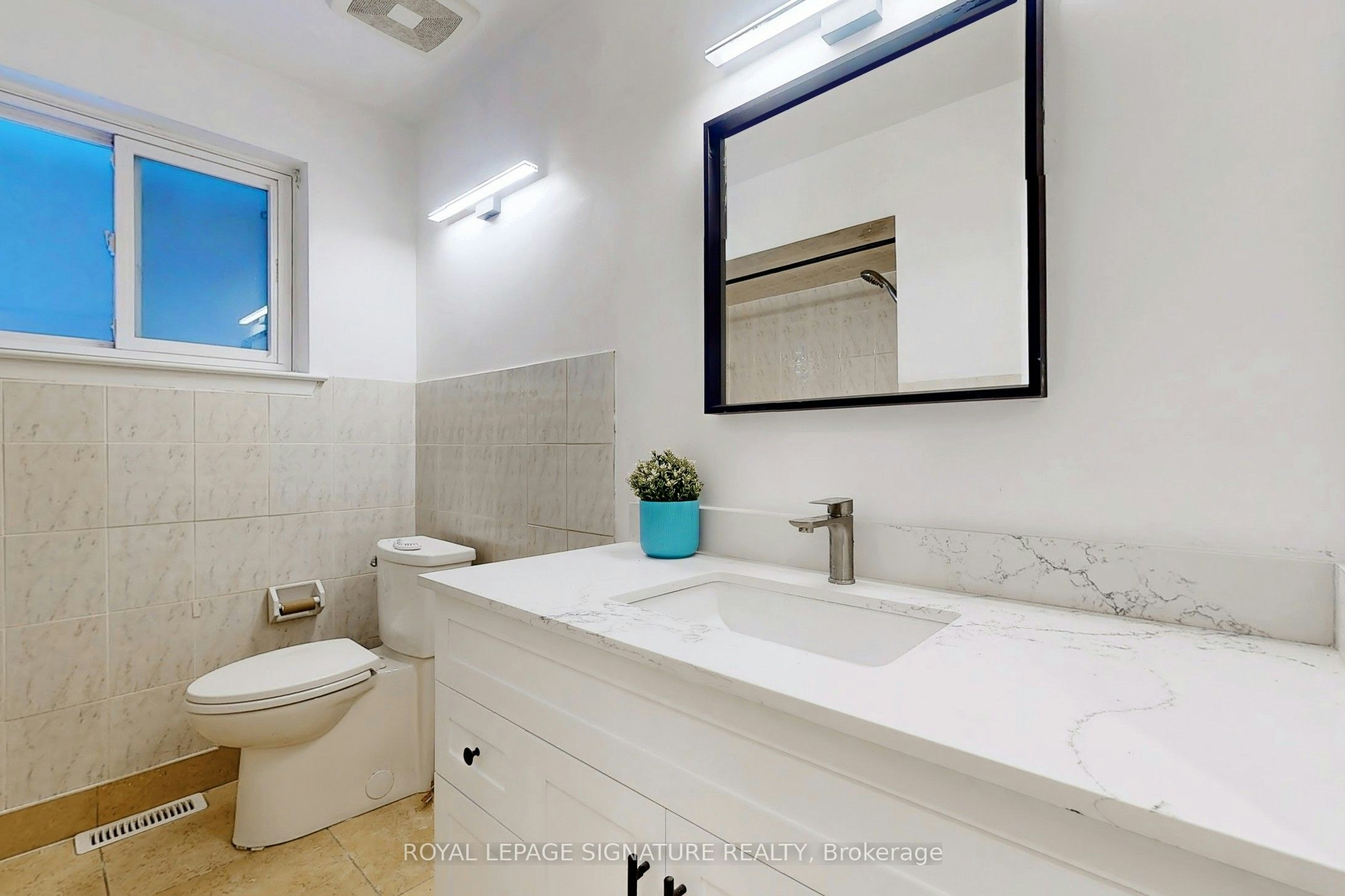 Upper-17 Baroness Crescent, Toronto, ON, M2J 3K4 - 21
