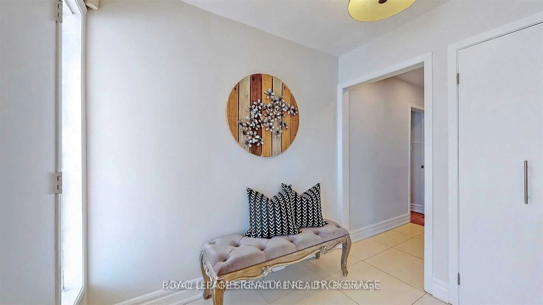 Upper-17 Baroness Crescent, Toronto, ON, M2J 3K4 - 3