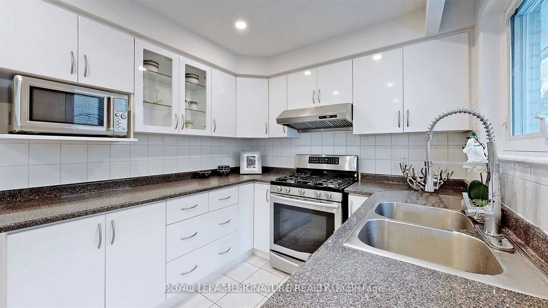 Upper-17 Baroness Crescent, Toronto, ON, M2J 3K4 - 15
