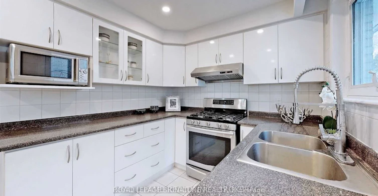 Upper-17 Baroness Crescent, Toronto, ON, M2J 3K4 - 15