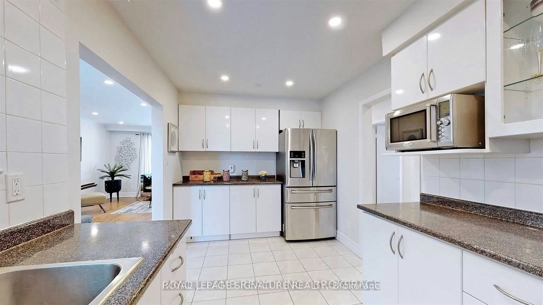 Upper-17 Baroness Crescent, Toronto, ON, M2J 3K4 - 16