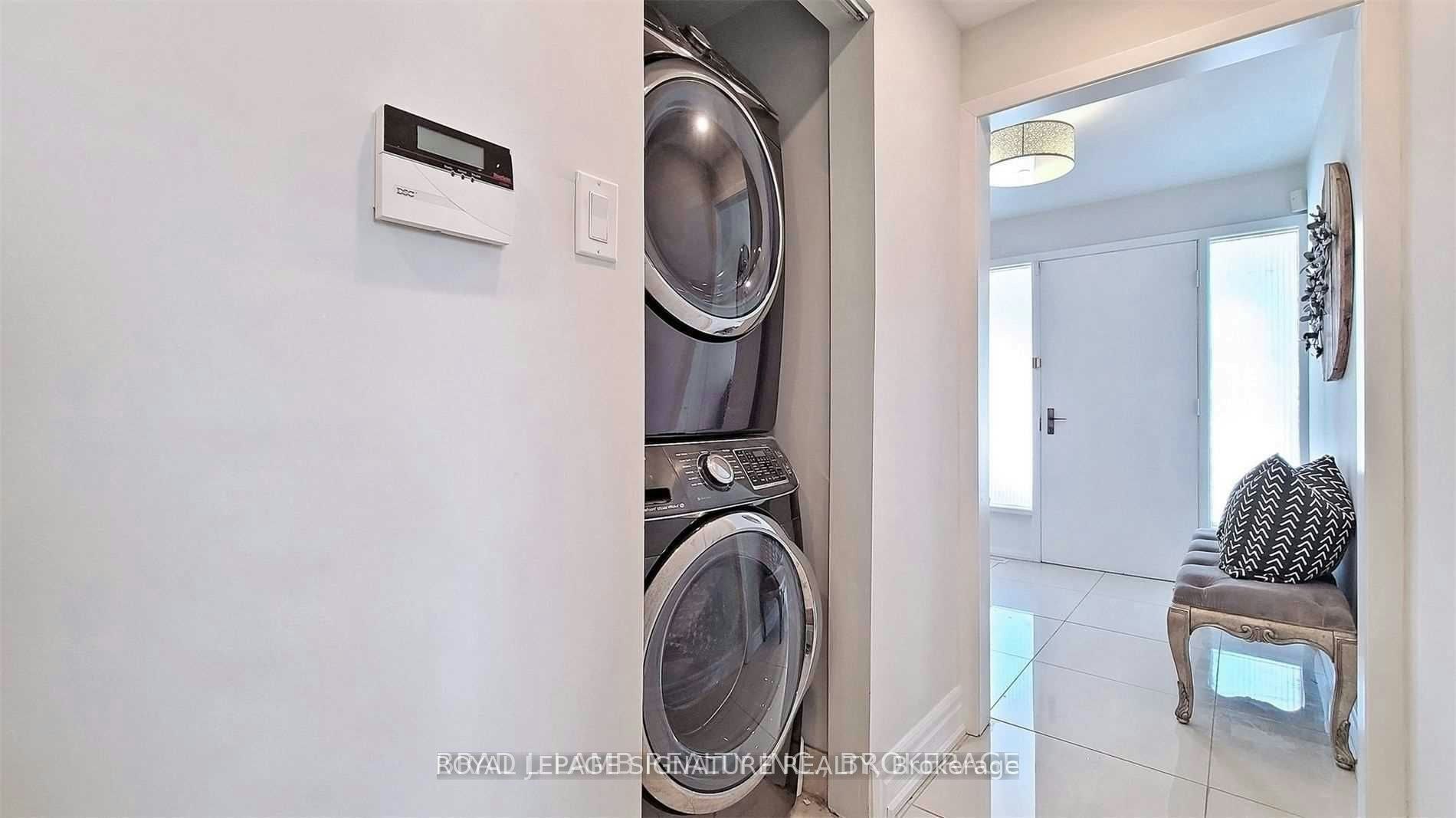 Upper-17 Baroness Crescent, Toronto, ON, M2J 3K4 - 34