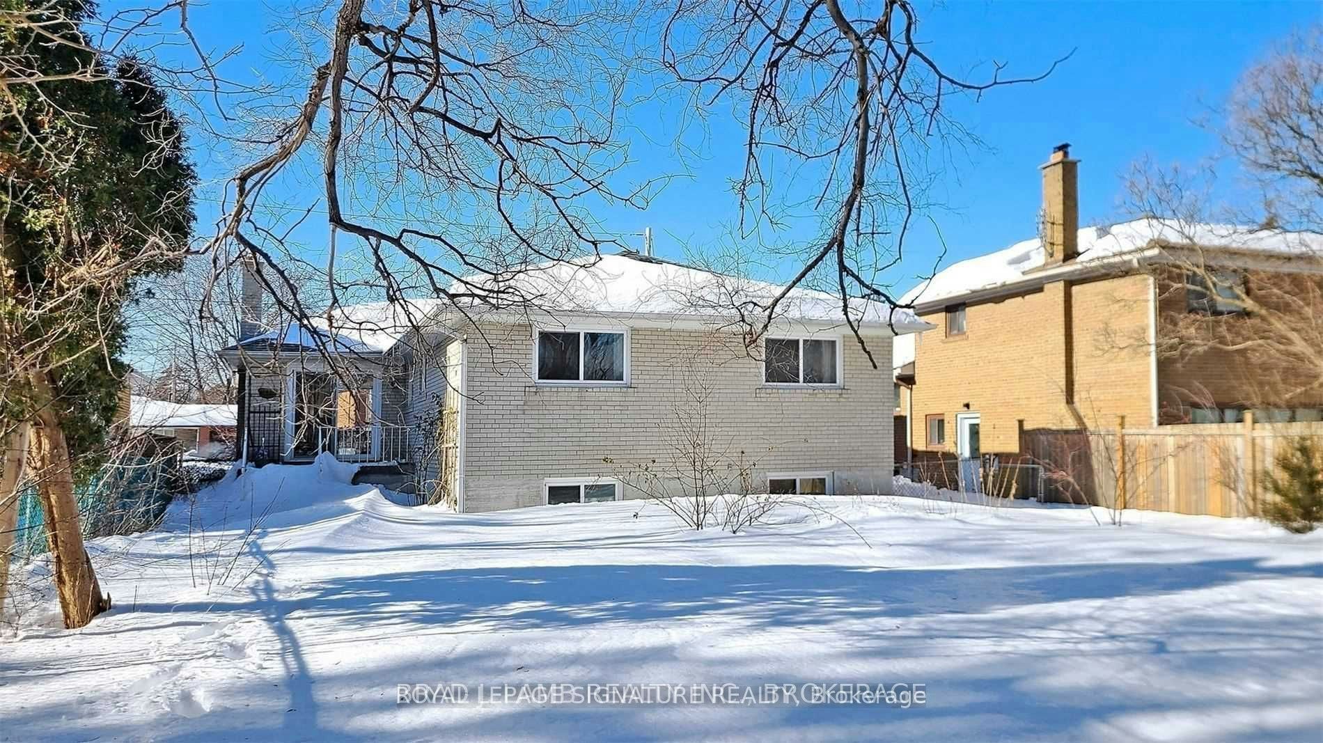 Upper-17 Baroness Crescent, Toronto, ON, M2J 3K4 - 35