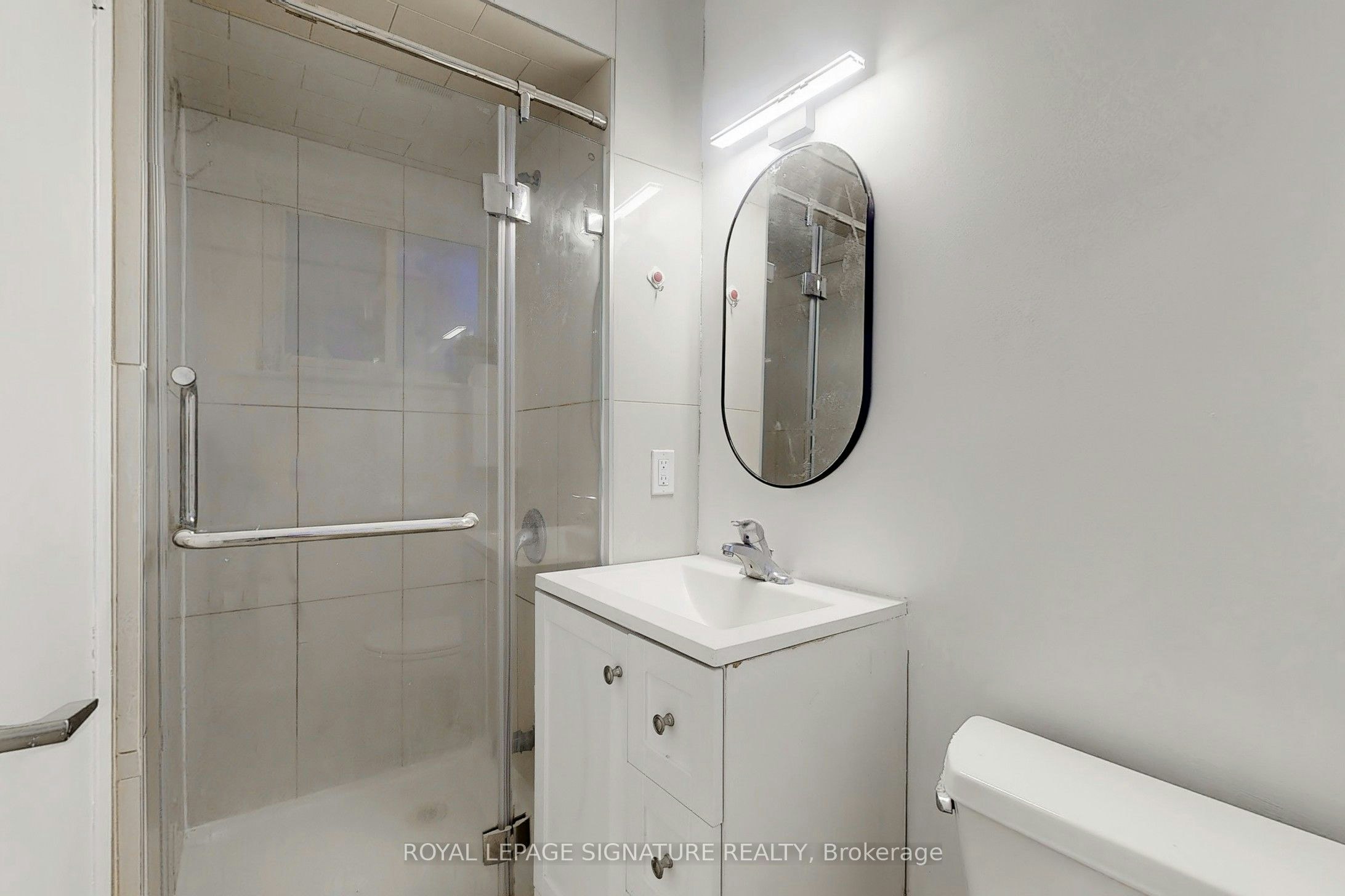 Upper-17 Baroness Crescent, Toronto, ON, M2J 3K4 - 32