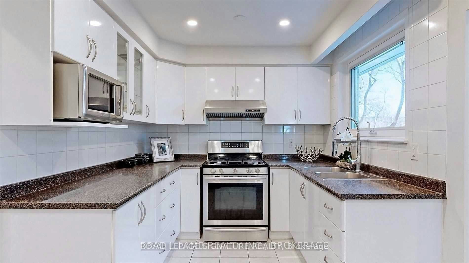 Upper-17 Baroness Crescent, Toronto, ON, M2J 3K4 - 14
