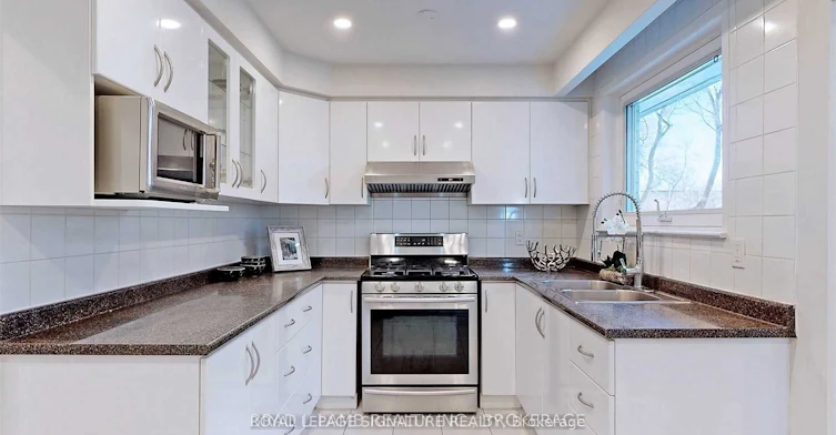 Upper-17 Baroness Crescent, Toronto, ON, M2J 3K4 - 14
