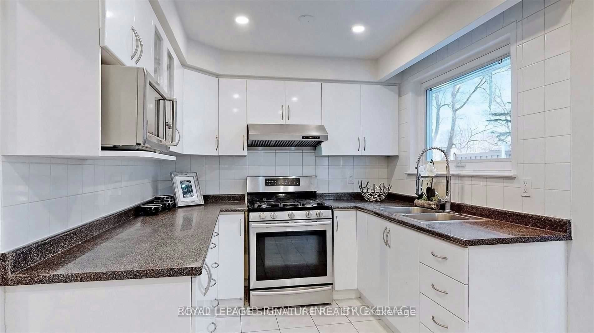 Upper-17 Baroness Crescent, Toronto, ON, M2J 3K4 - 13