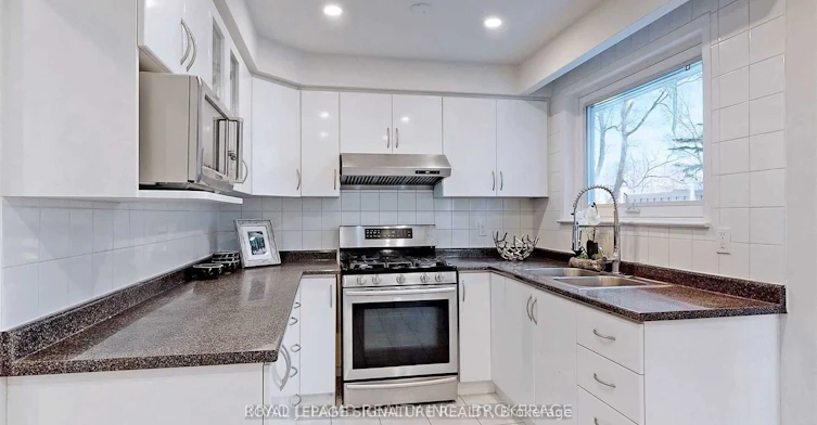 Upper-17 Baroness Crescent, Toronto, ON, M2J 3K4 - 13