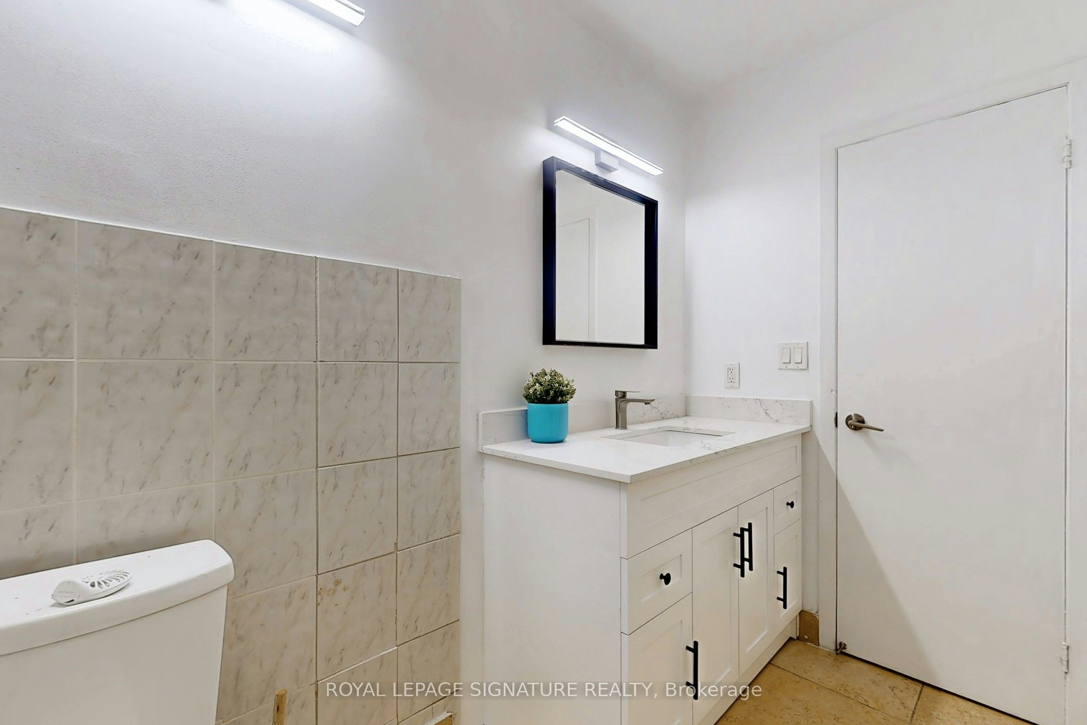 Upper-17 Baroness Crescent, Toronto, ON, M2J 3K4 - 23