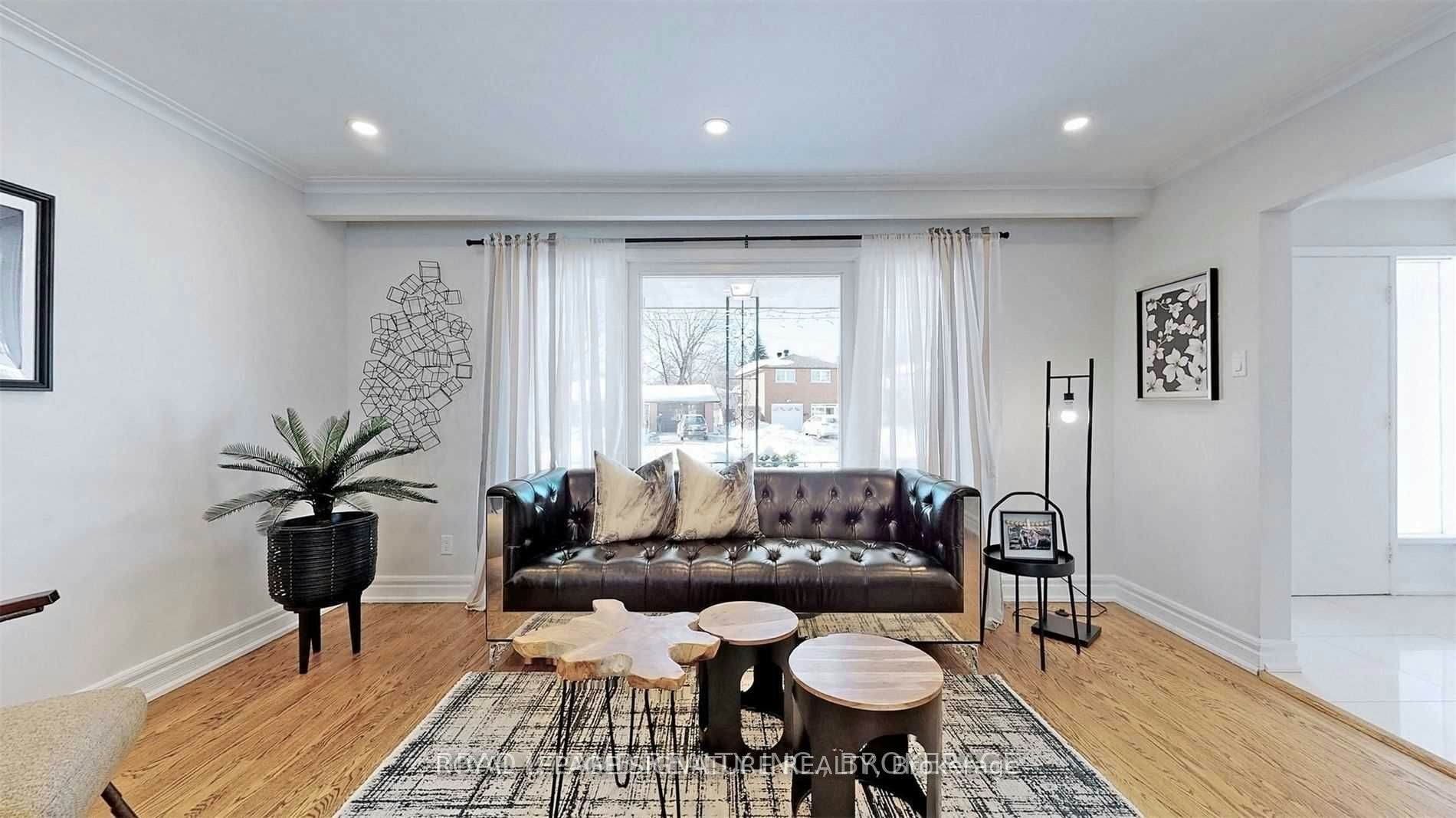 Upper-17 Baroness Crescent, Toronto, ON, M2J 3K4 - 4