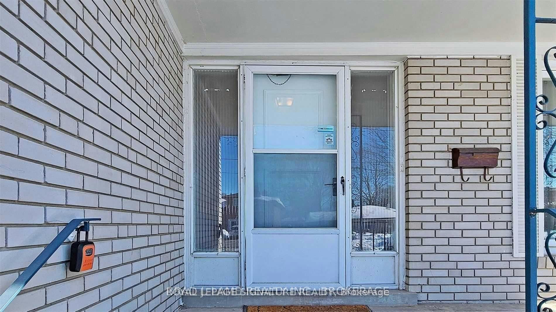 Upper-17 Baroness Crescent, Toronto, ON, M2J 3K4 - 39