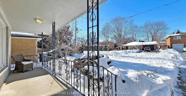 Upper-17 Baroness Crescent, Toronto, ON, M2J 3K4 - 40