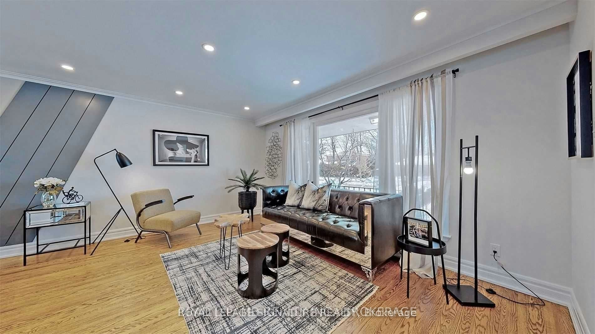 Upper-17 Baroness Crescent, Toronto, ON, M2J 3K4