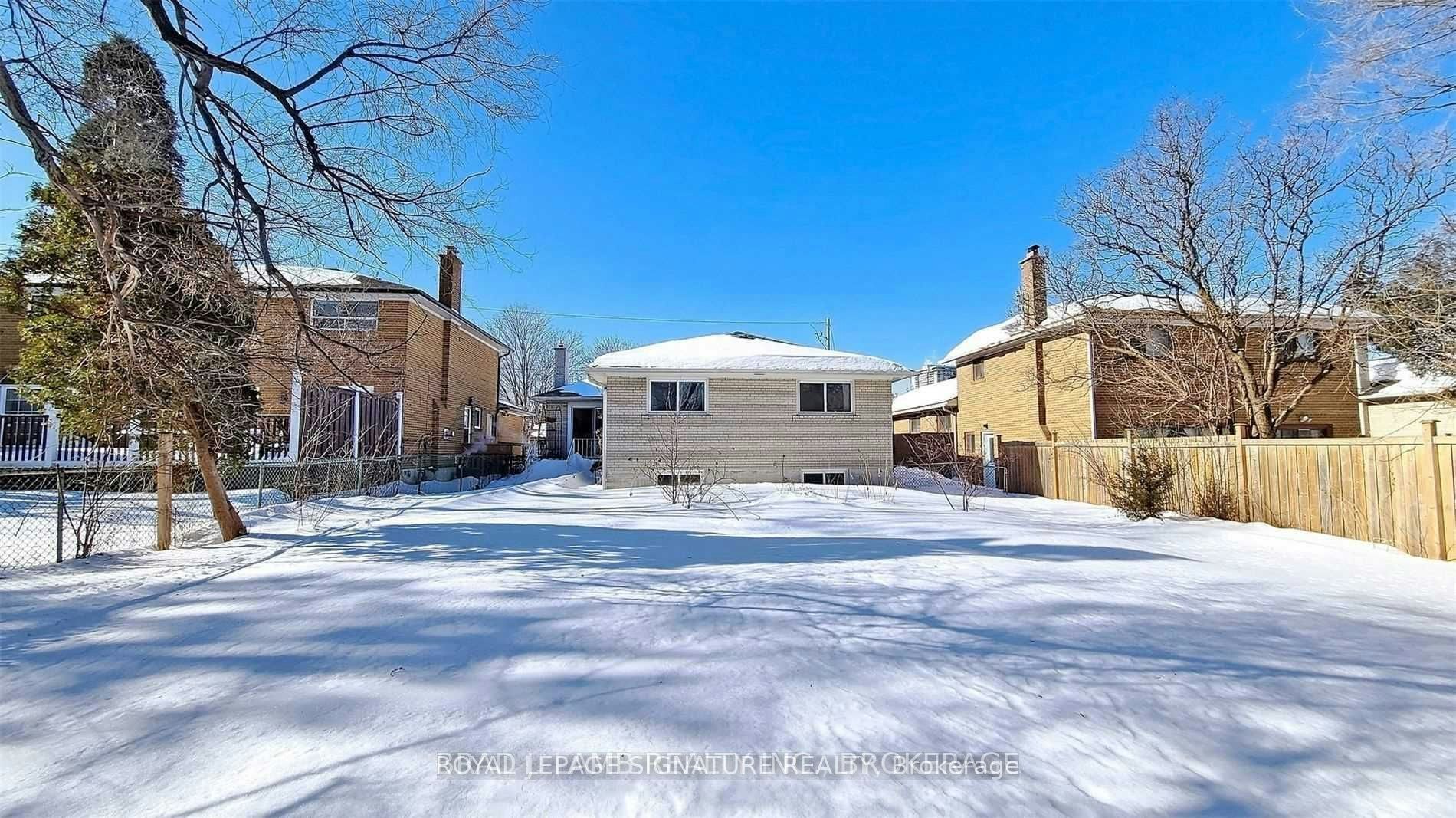 Upper-17 Baroness Crescent, Toronto, ON, M2J 3K4 - 37