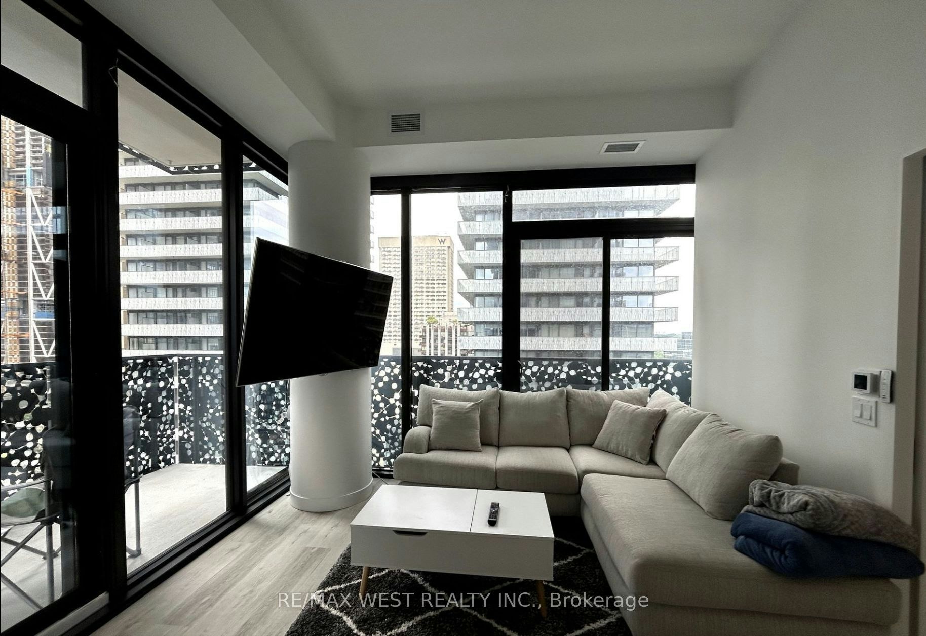 2010-55 Charles Street E, Toronto, ON, M4Y 0J1