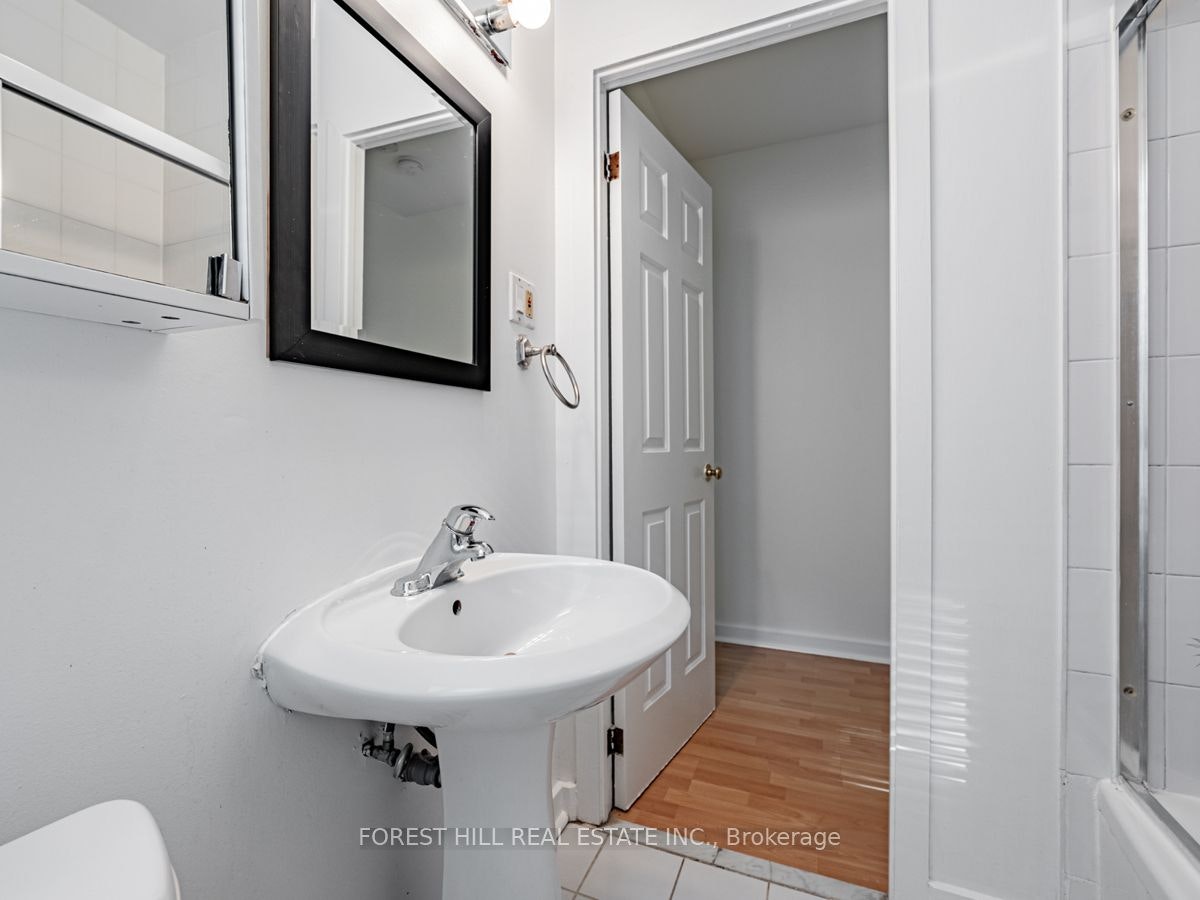 Upper-70 Macpherson Avenue, Toronto, ON, M5R 1W8 - 13