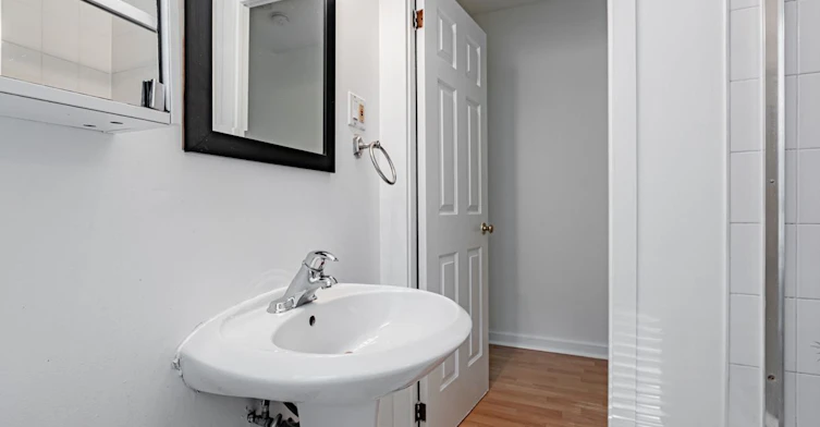 Upper-70 Macpherson Avenue, Toronto, ON, M5R 1W8 - 13