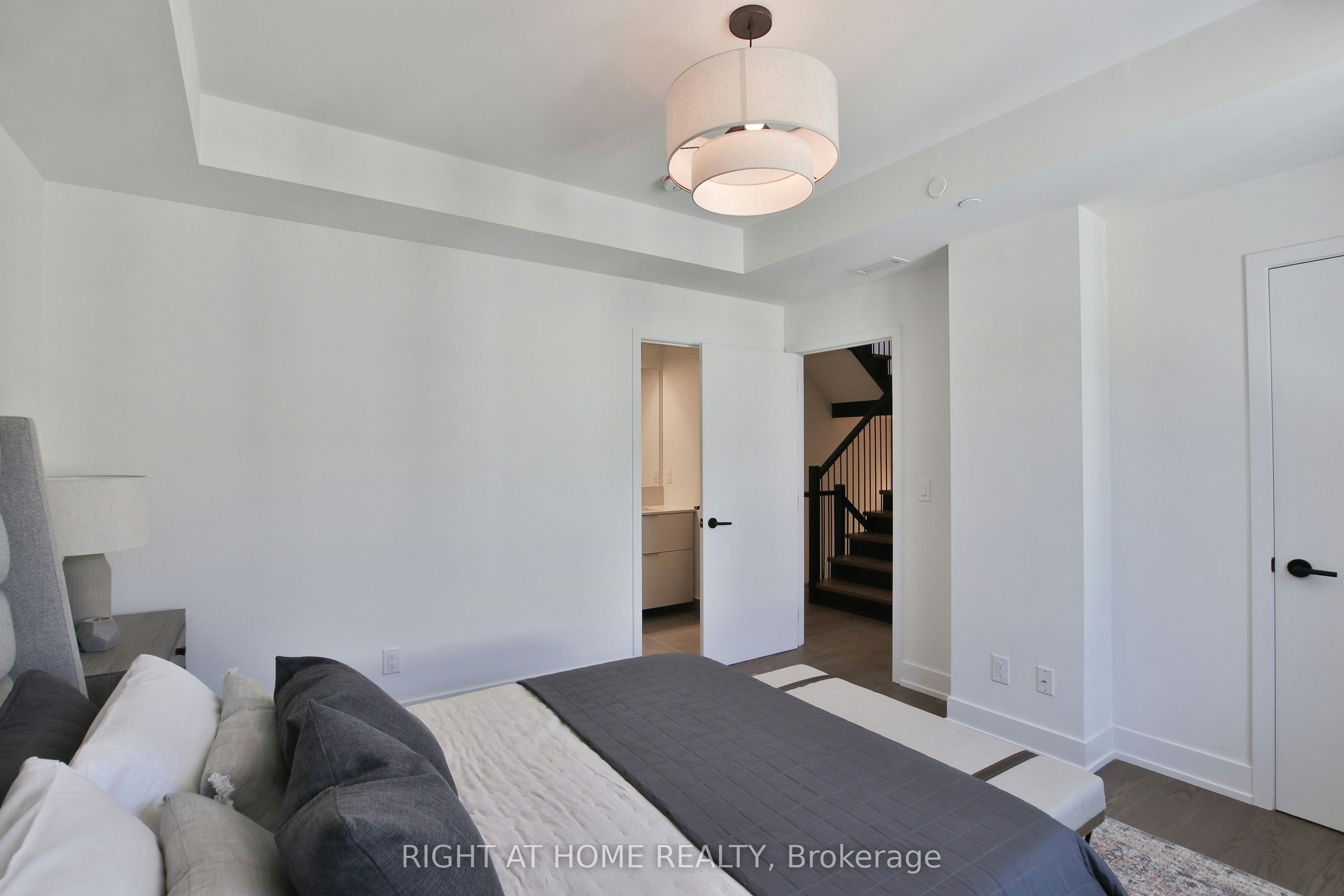 09-55 Nicholas Avenue, Toronto, ON, M5A 0M9 - 13