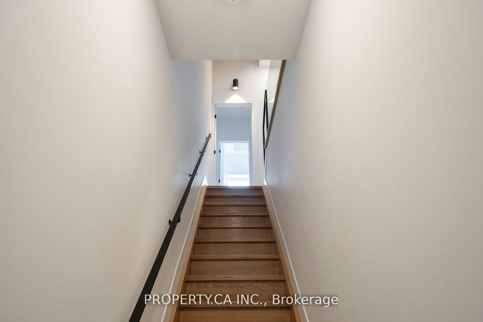 Upper-180 Dovercourt Road, Toronto, ON, M6J 3C4 - 4