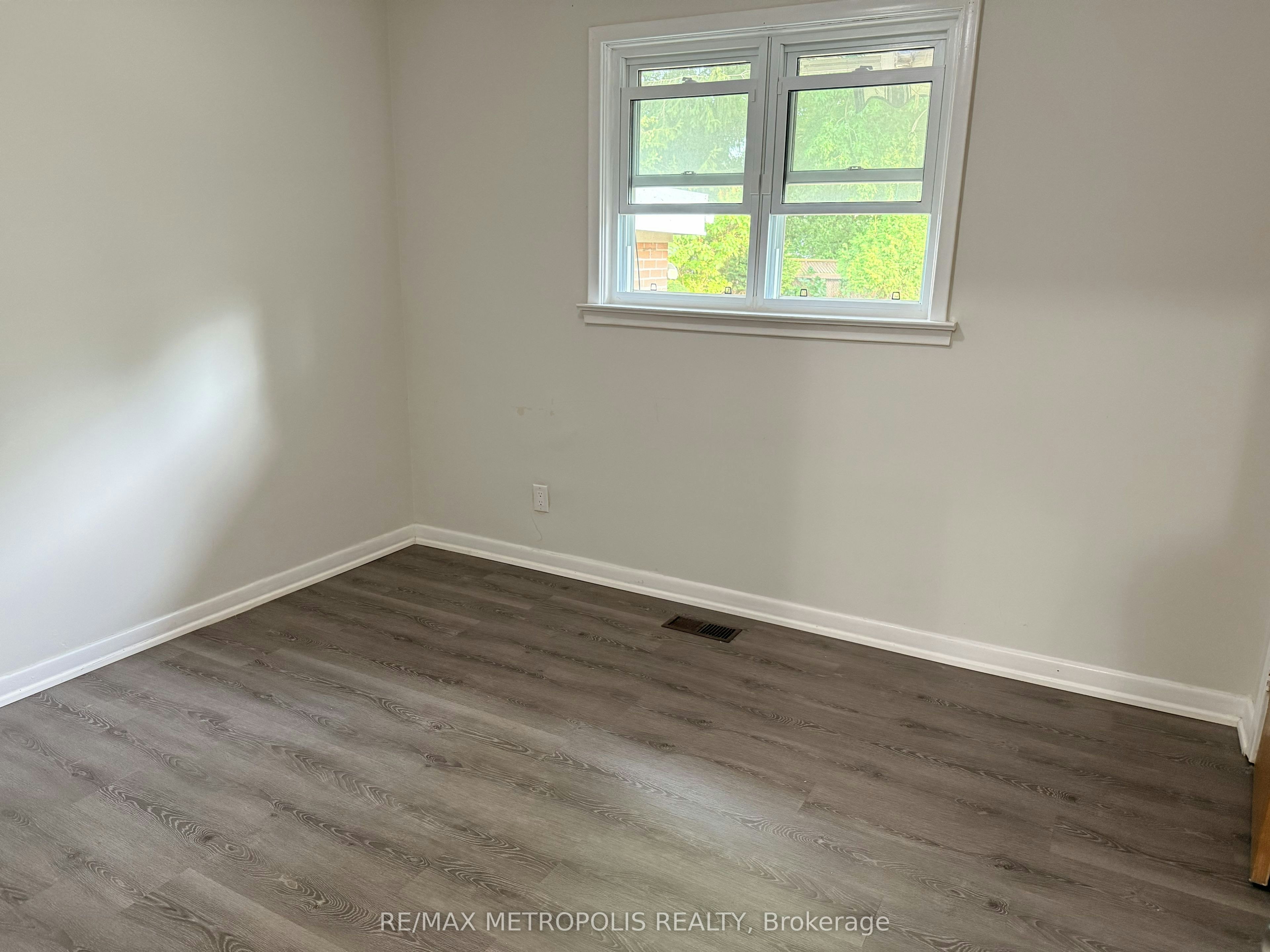 Main-359 Patricia Avenue, Toronto, ON, M2R 2M8 - 6
